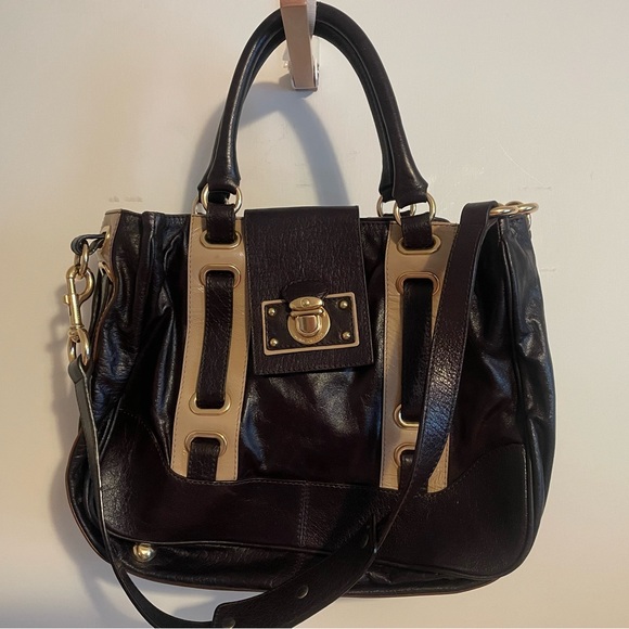 Marc Jacobs Handbags - Marc Jacobs leather tote.
